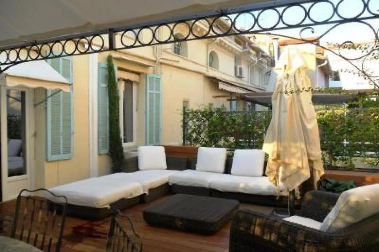 Luxury Three Bed Apartment In Cannes Just A Couple Of Minutes Walk To The Palais And Beaches 669